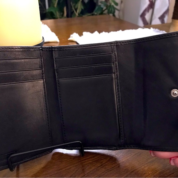 COACH Smooth Black Leather Tri-Fold Wallet 🪪 - Picture 3 of 10